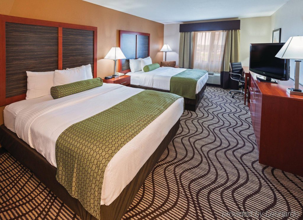 Фото La Quinta Inn & Suites by Wyndham Midwest City - Tinker Afb