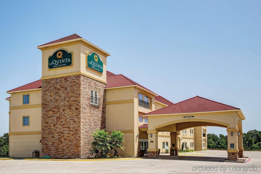 Фото Americas Best Value Inn & Suites Gun Barrel City