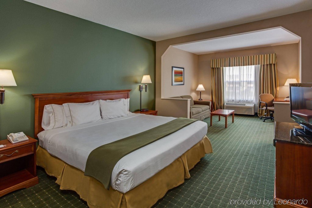Фото Holiday Inn Express & Suites Orlando International Airport