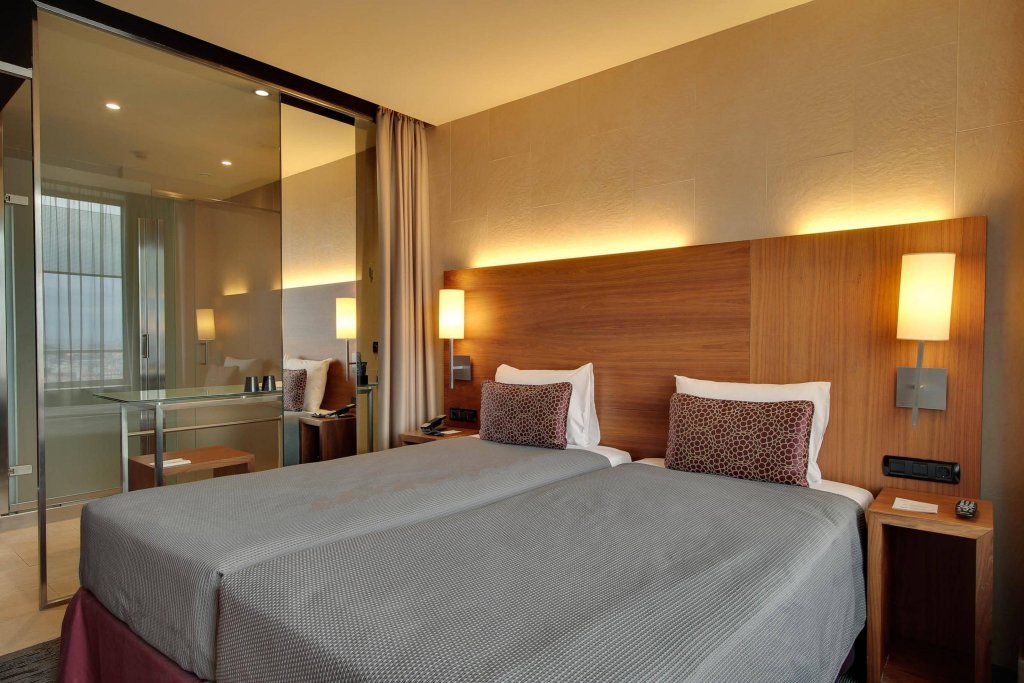 Фото Hotel Badalona Tower