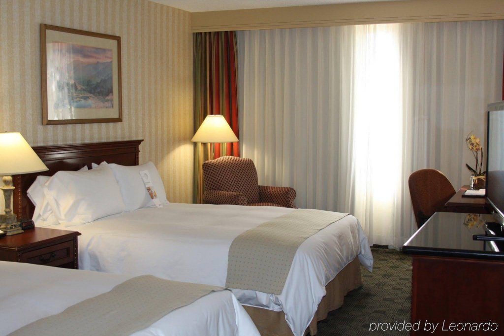 Фото DoubleTree by Hilton Fresno Convention Center