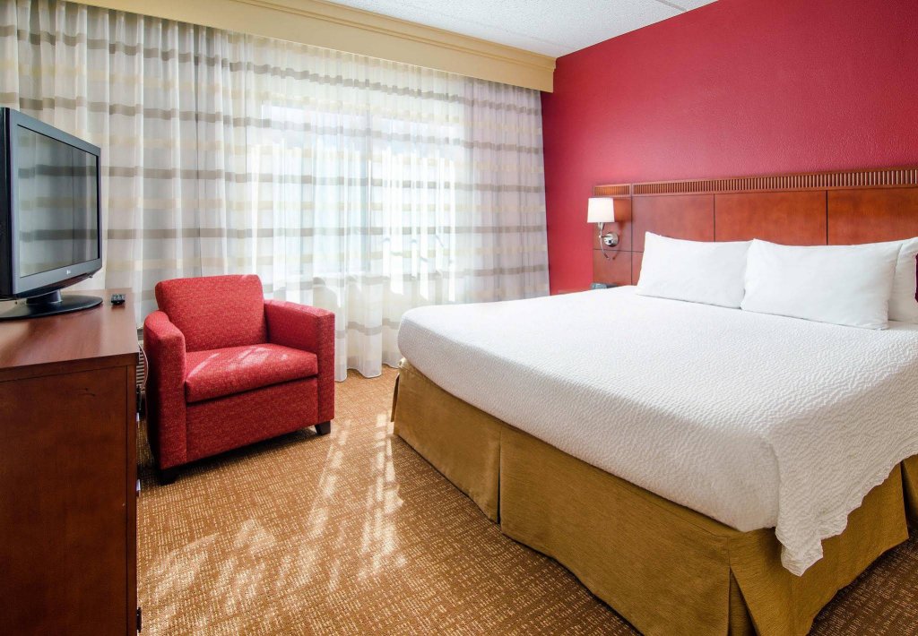 Фото Courtyard by Marriott Charlotte Southpark