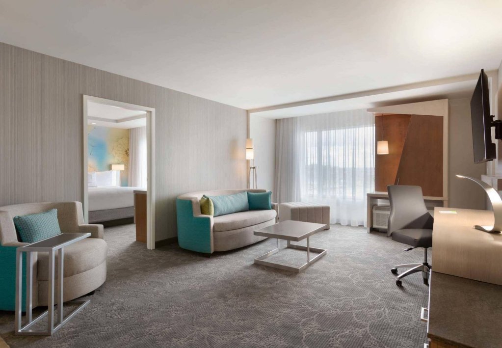 Фото Courtyard by Marriott Toronto Mississauga/West