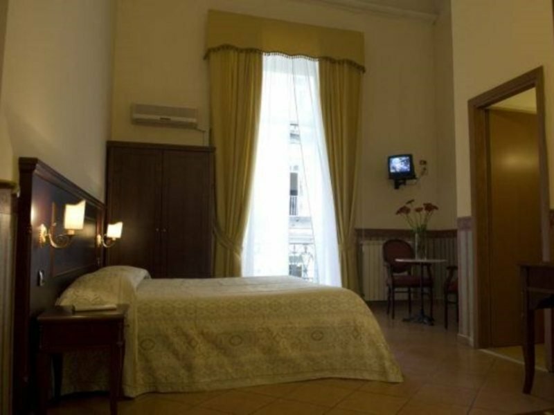 Гостиница Napolit'amo Hotel Principe в Неаполе