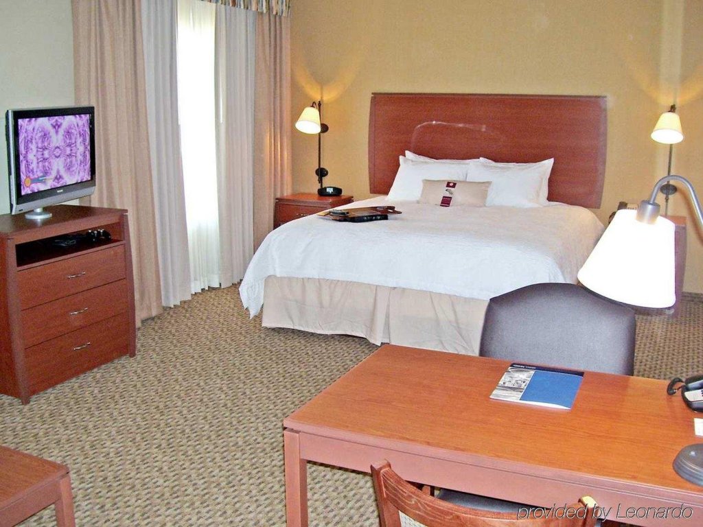 Фото Hampton Inn & Suites Bakersfield North-Airport