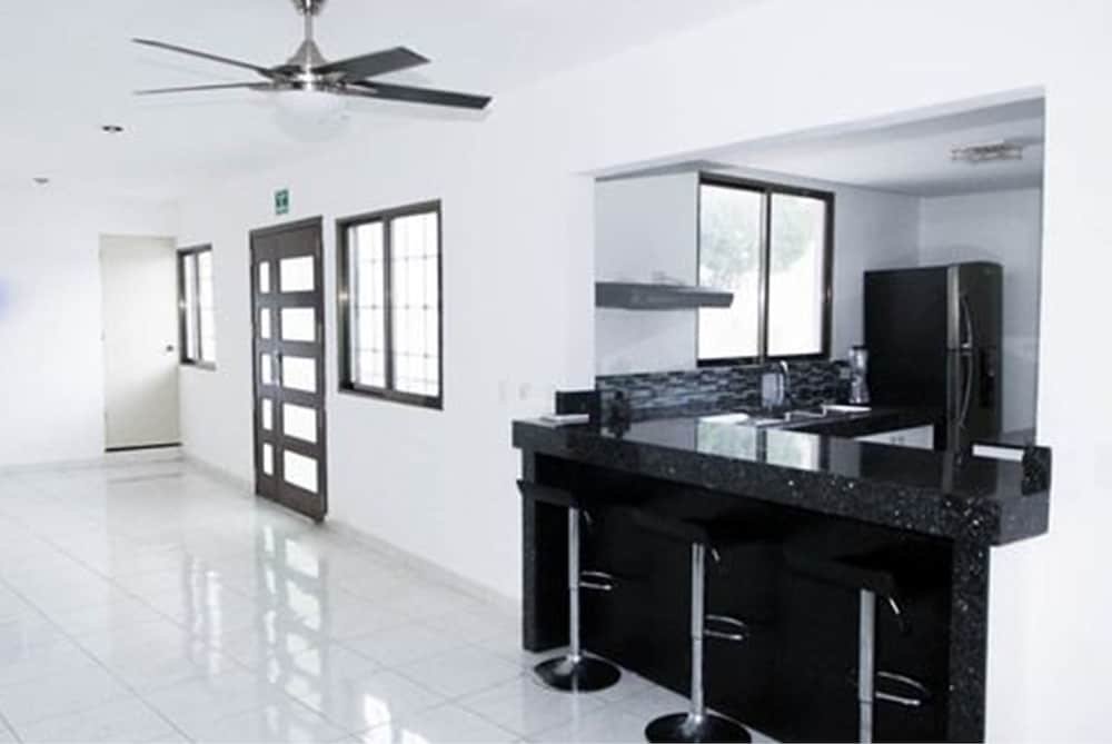 Фото Hostal Tokio