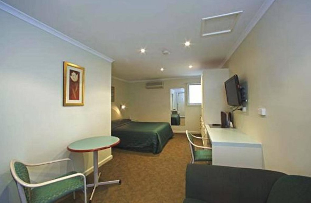 Фото Claremont Hotel Motel