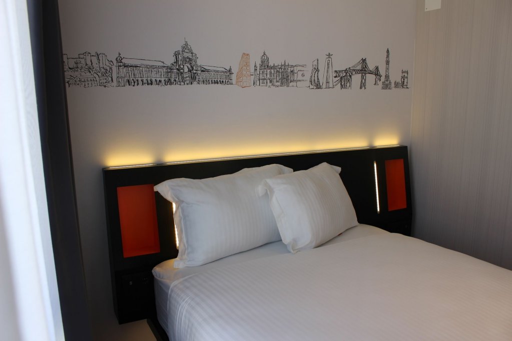 Фото EasyHotel Lisbon