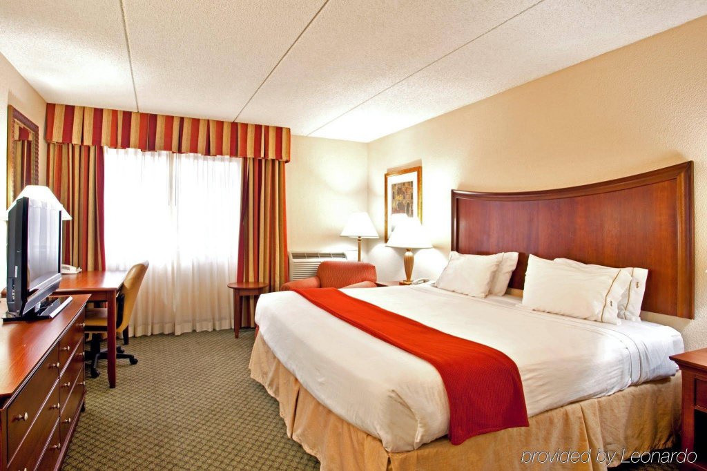 Фото Holiday Inn Express Milwaukee-West Medical Center, an Ihg Hotel