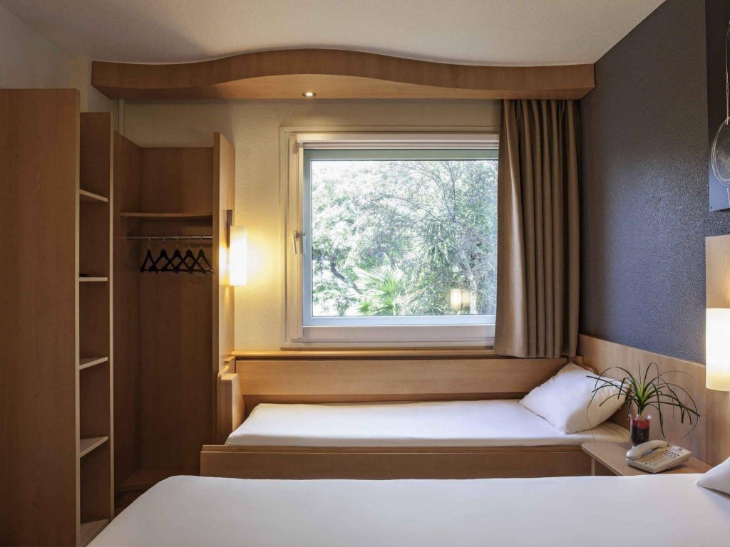 Фото Ibis Barcelona Cornella