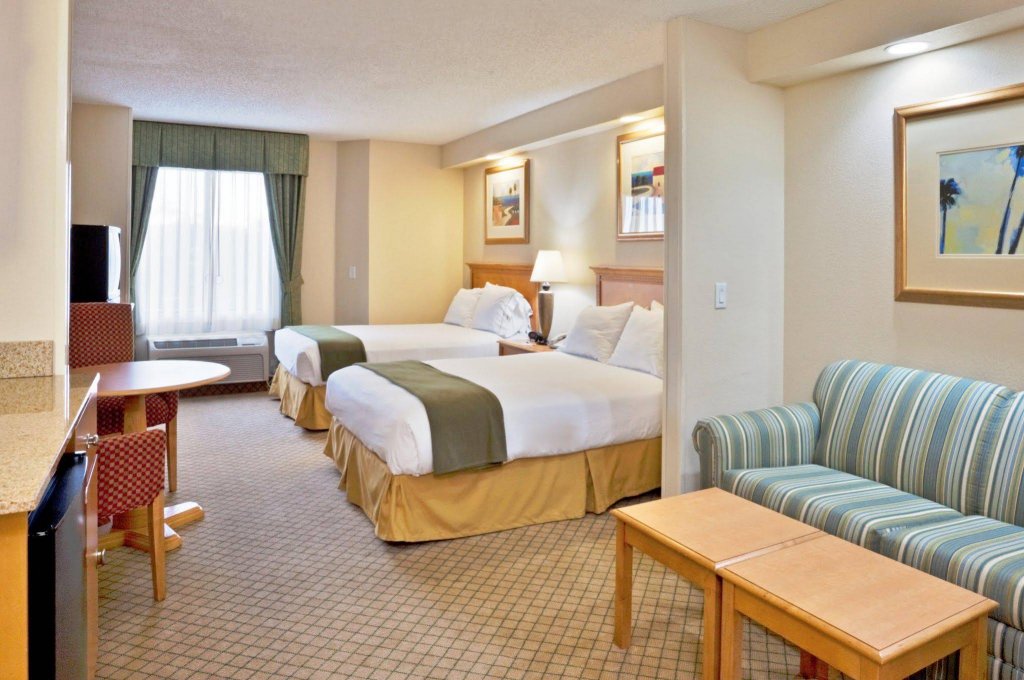 Фото Holiday Inn Express & Suites Nearest Universal Orlando, an Ihg Hotel
