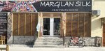 Margilan silk (Ferghana Region, Tashlak District, Kattakoʻcha mahalla fuqarolar yigʻini, Mustaqillik koʻchasi) ، متجر الأقمشة