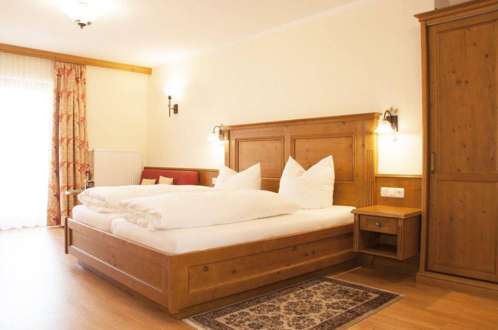 Фото Hotel Bayerischer Löwe