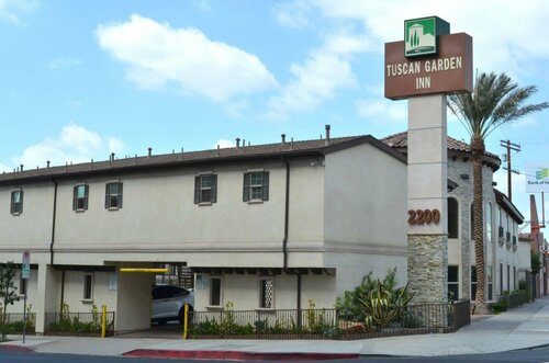 Гостиница Tuscan Garden Inn в Лос-Анджелесе