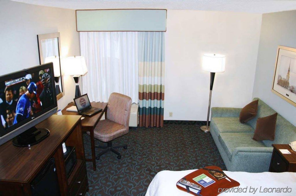 Фото Hampton Inn Portsmouth Central