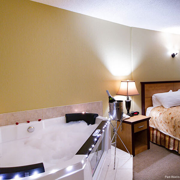 Фото Park West Inn