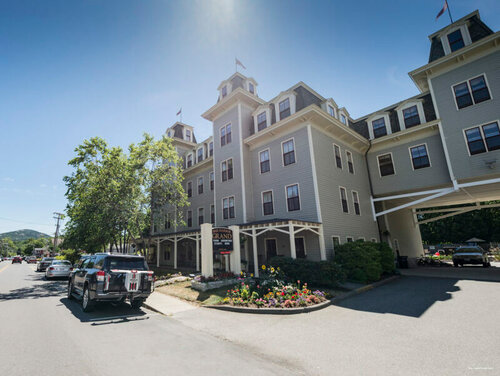 Внешний вид отеля Bar Harbor Grand Hotel в Бар-Харборе, фото 1