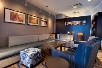 Фото Courtyard Madison East