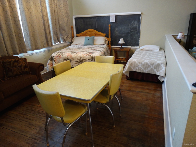 Фото Davie School Inn