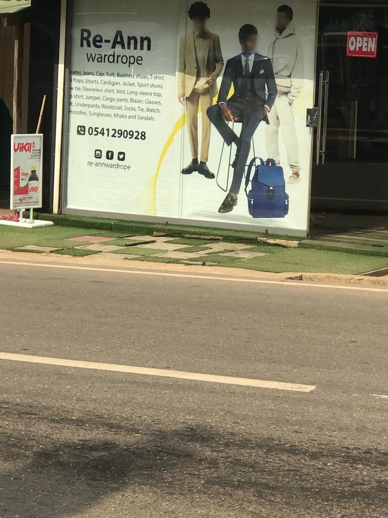 Clothing store Dee-Ann wardrobe, Accra, photo