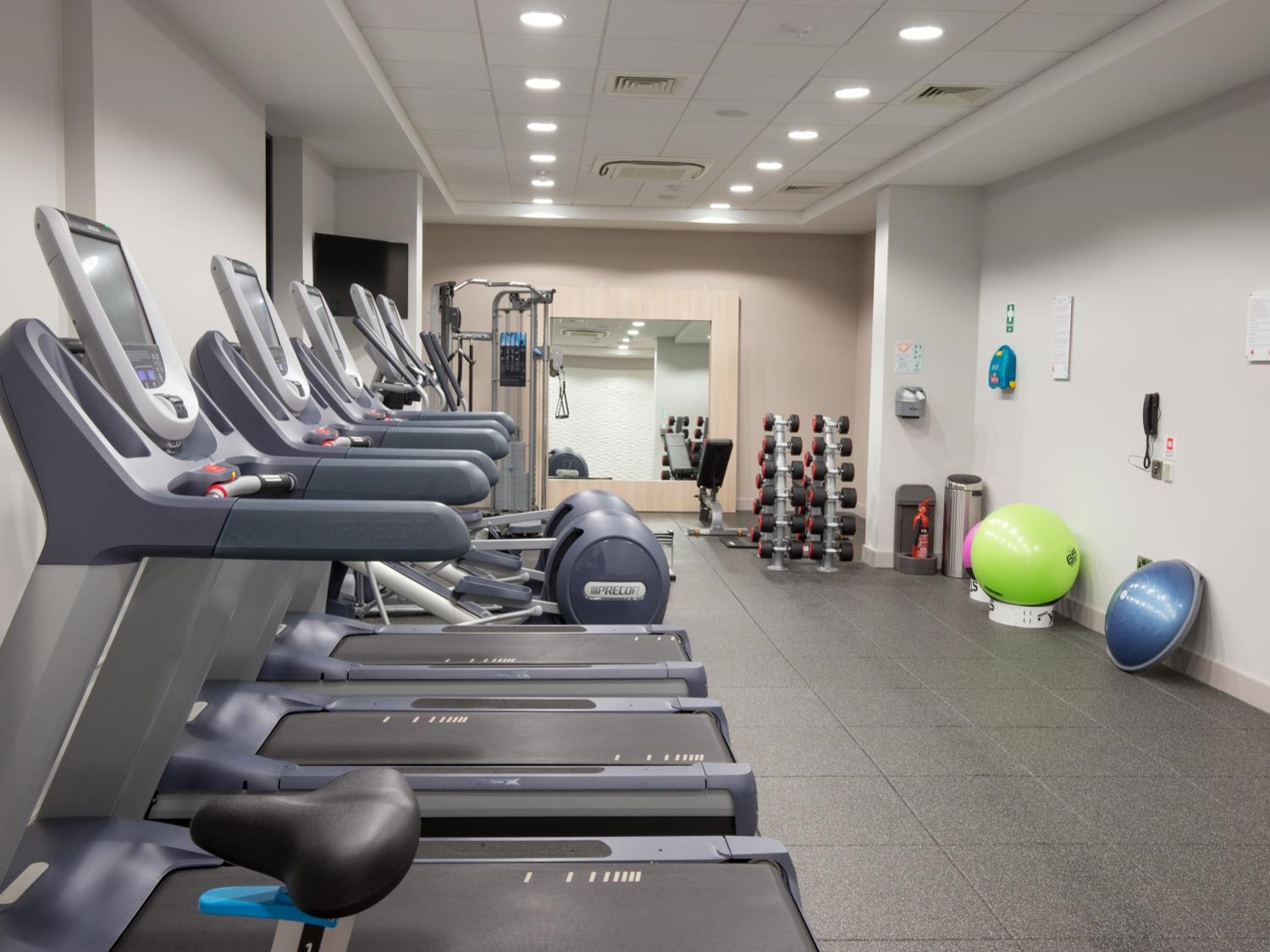 Фото DoubleTree by Hilton London Angel Kings Cross