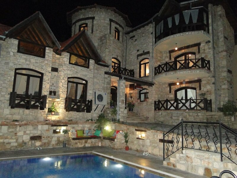Гостиница The Stone Castle Boutique Otel в Сёке