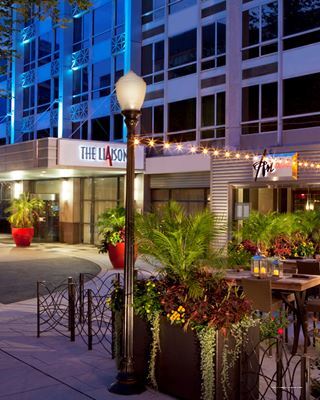 Фото Yotel Singapore Orchard Road