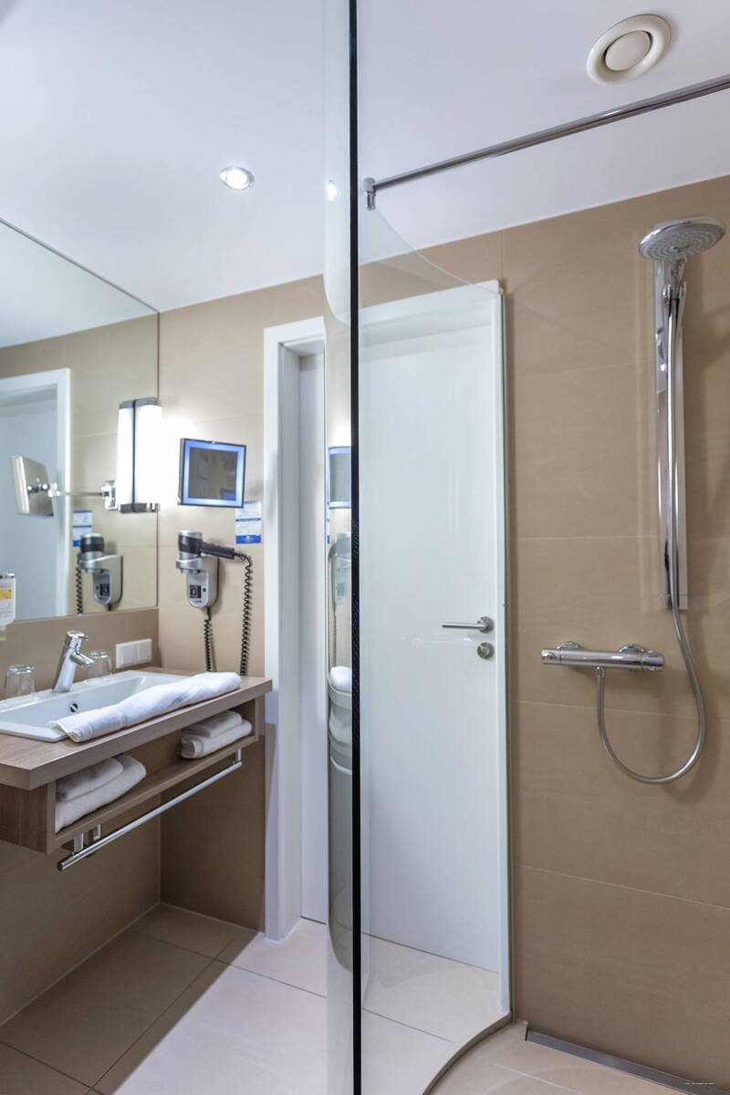 Фото Hotel Vier Jahreszeiten Lübeck