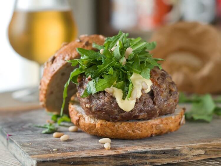 Фото Glacier Mountaineer Lodge