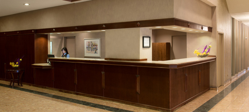 Фото Ramada Plaza by Wyndham Calgary Downtown