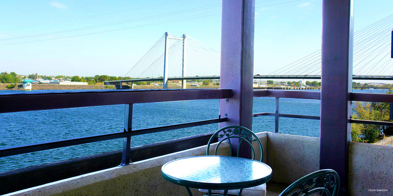 Фото Clover Island Inn