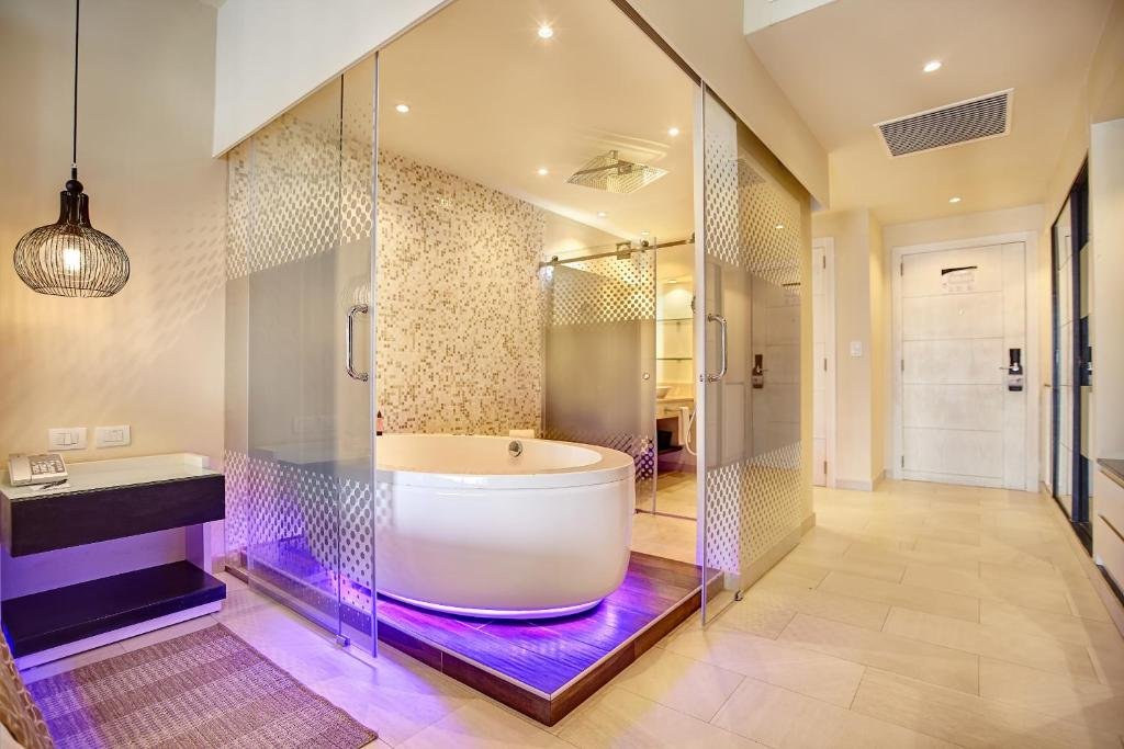 Фото Royalton Chic Punta Cana, An Autograph Collection All-Inclusive Resort & Casino – Adults Only