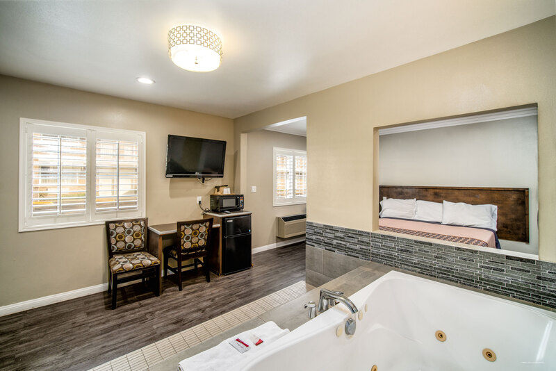 Фото Regency Inn & Suites