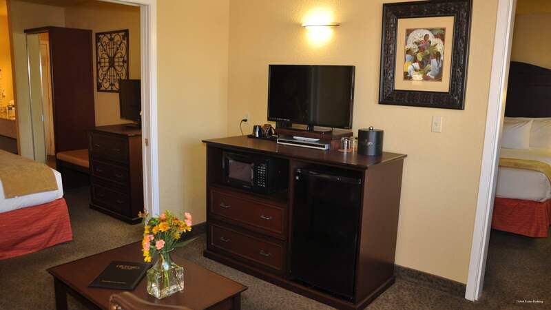 Фото Oxford Suites Redding