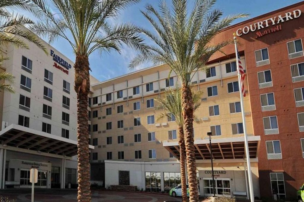 Фото Courtyard Phoenix Chandler/Fashion Center