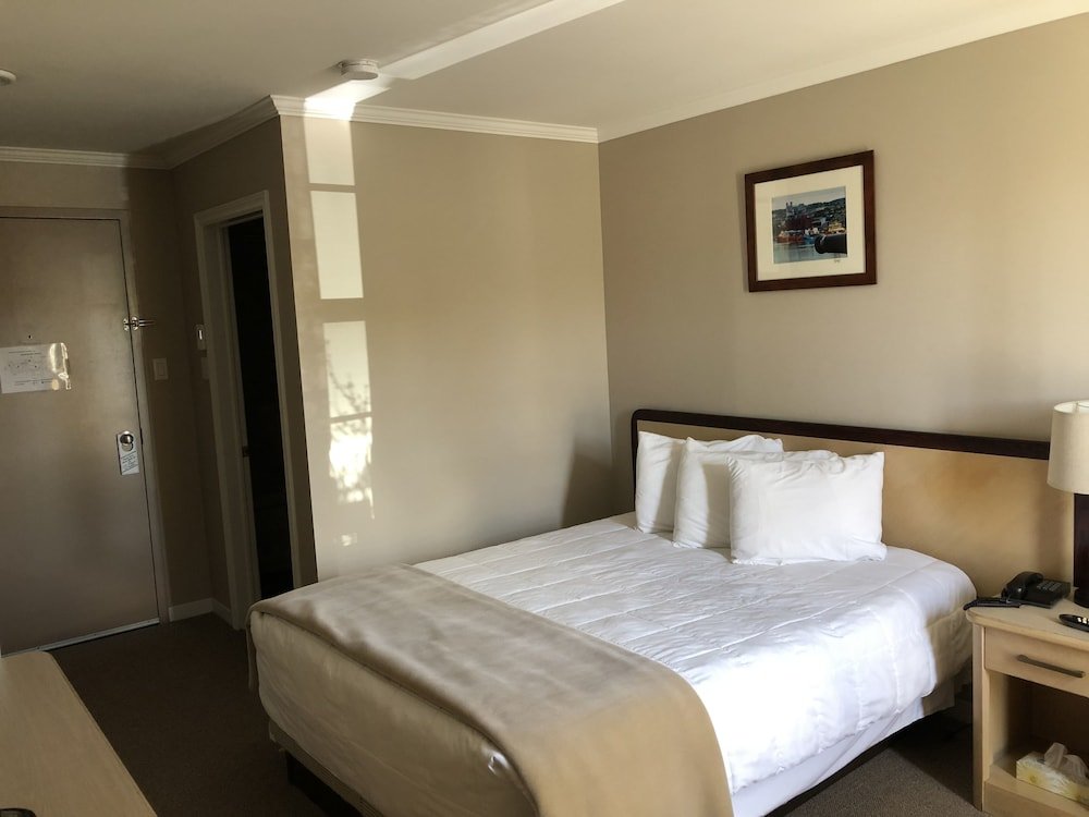 Фото Newfound Inn & Suites