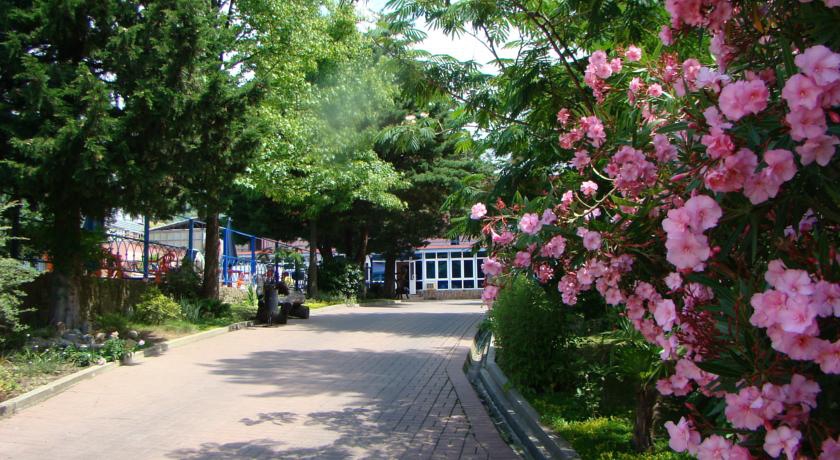 Фото отеля 2