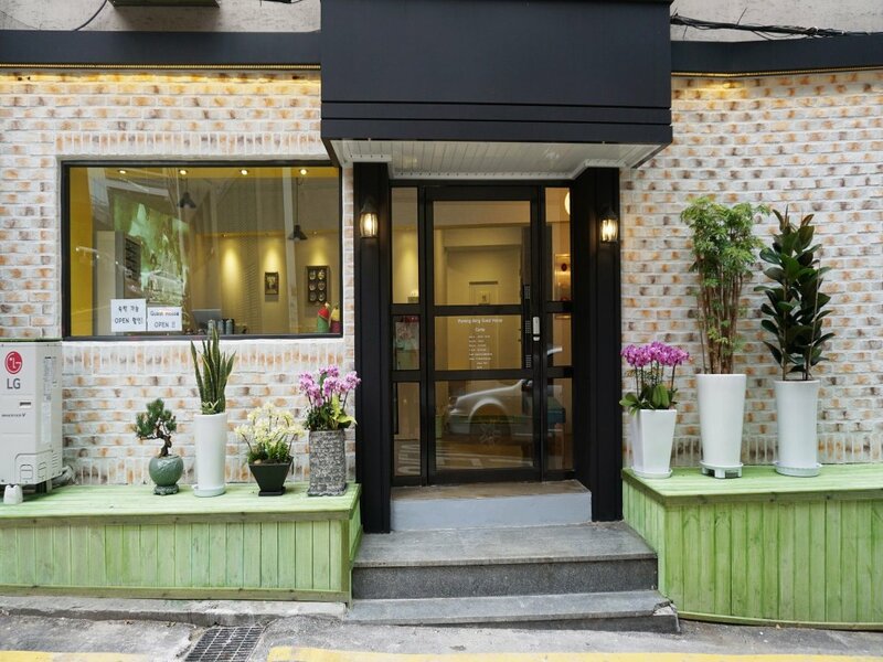 Гостиница Myeongdong Guesthouse Como в Сеуле