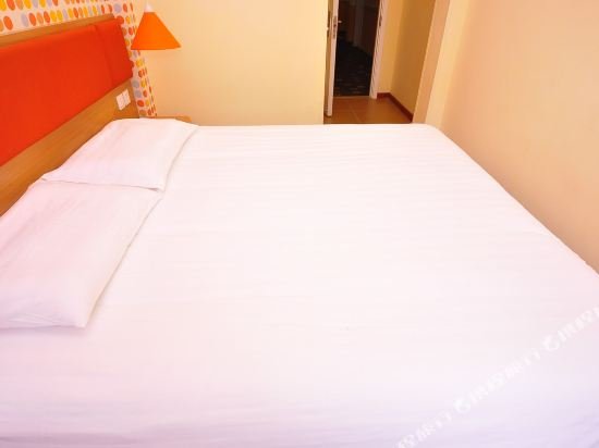 Фото Holiday Inn Express Jinan Jingshi Road