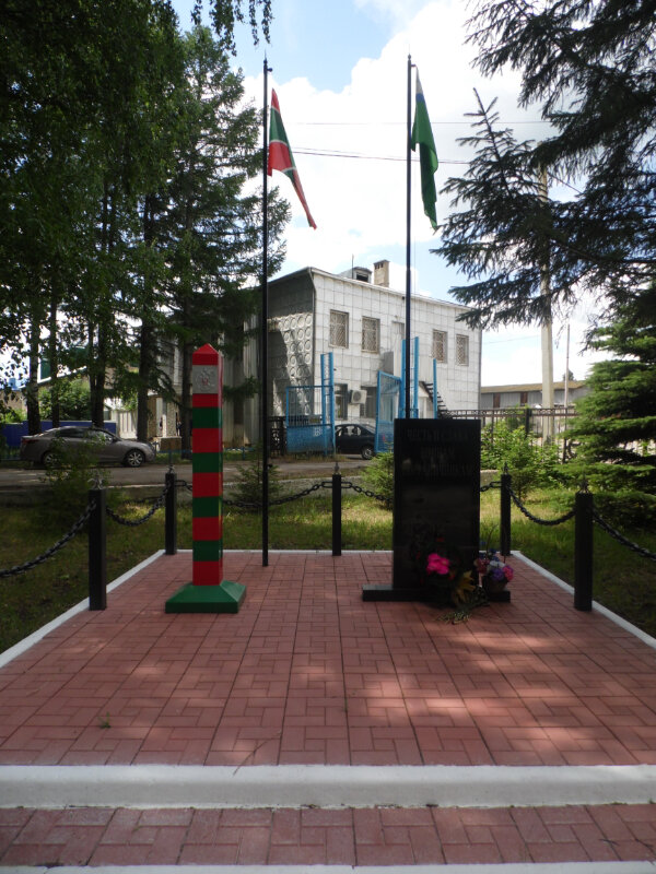 Monumento, memorial Мемориал-обелиск Воины-пограничники, , foto