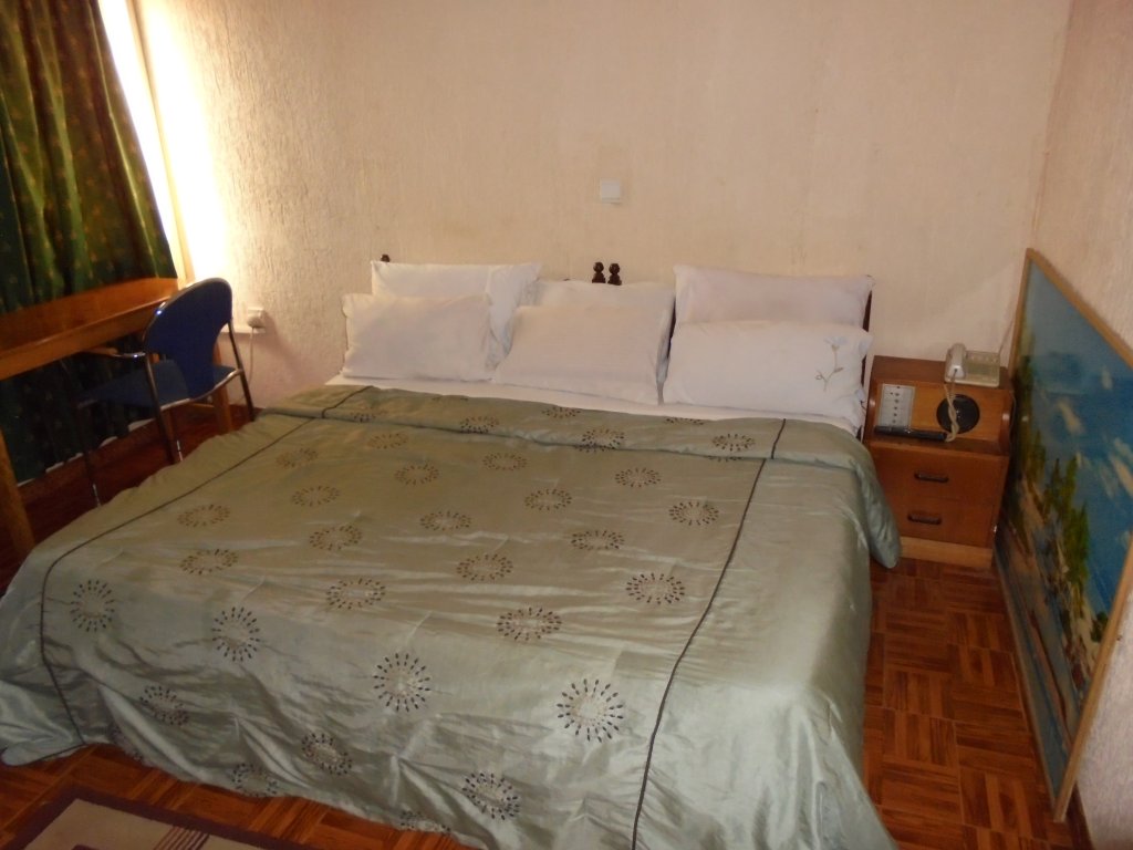 Фото Larbi-Duodu Hotel