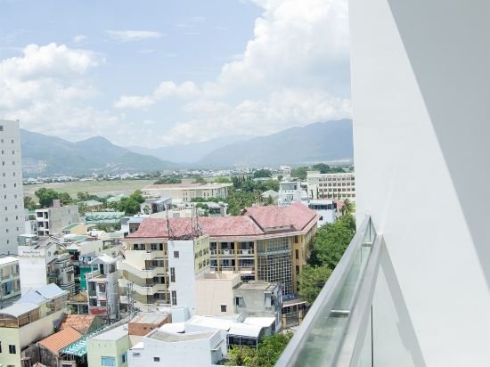 Фото Nhi Phi Hotel