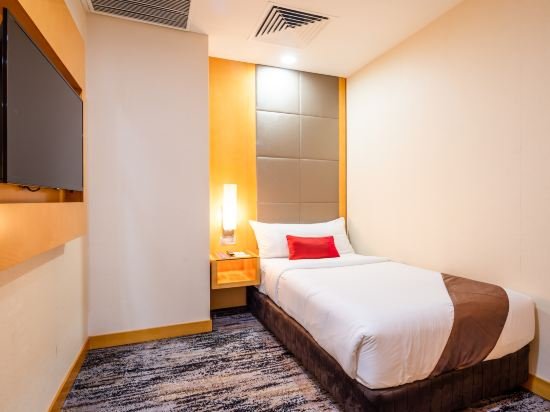 Фото The Waterfront Hotel