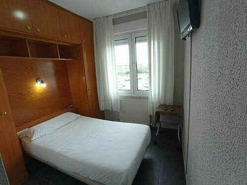 Гостиница Hostal Puente Azud в Авилесе