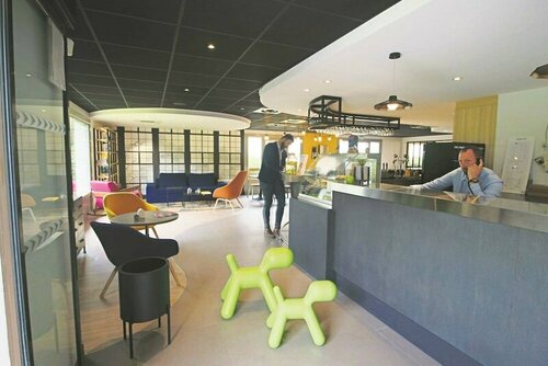 Гостиница Campanile Hotel Senlis в Санли
