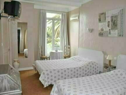 Гостиница Hôtel Alexandra в Жюане-ле-Пен
