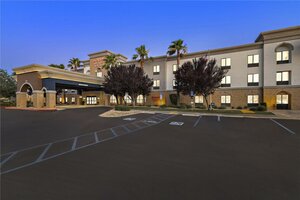 Гостиница Hampton Inn & Suites Lancaster