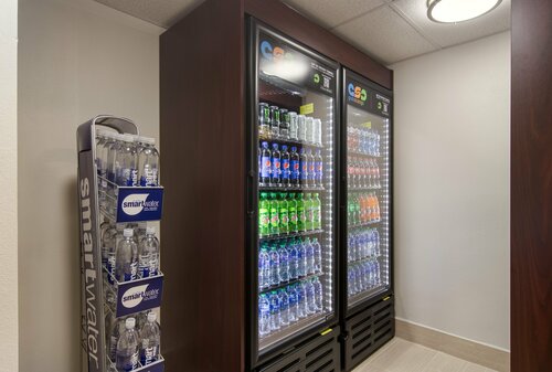 Гостиница Red Roof Inn Plus+ & Suites Erie в Эри