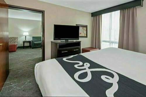 Гостиница La Quinta Inn & Suites by Wyndham Dallas I-35 Walnut Hill Ln в Карроллтоне