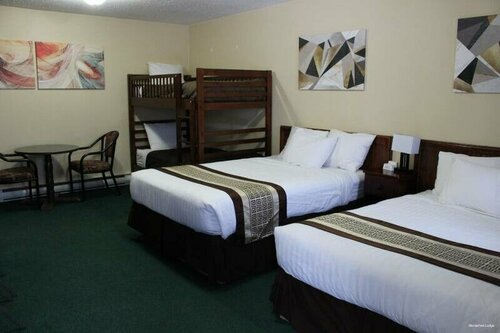 Гостиница Monashee Lodge в Ревелстоке
